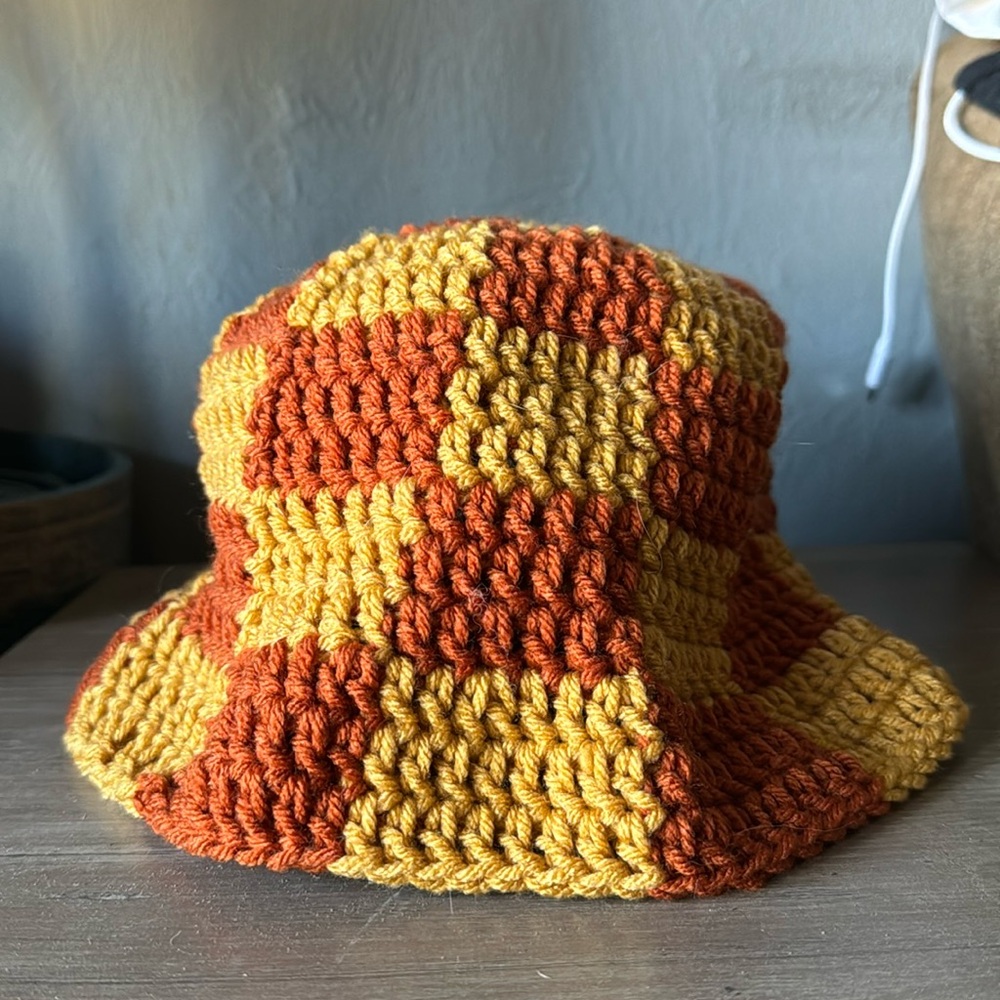 Checkered bucket hat